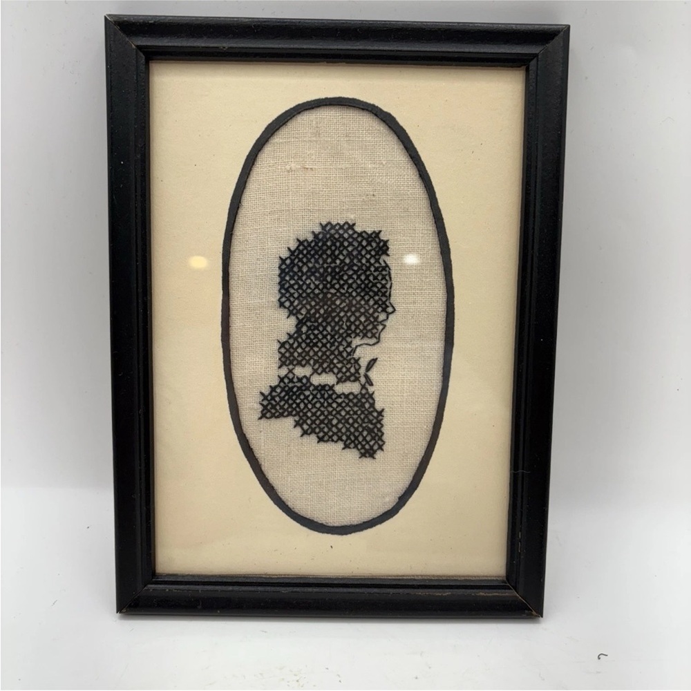 Vintage Silhouette‎ Needlepoint Side Profile Portraits Regency Framed Pair - Picture 2 of 4